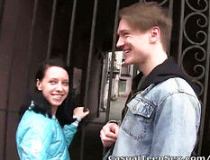 Ботаник снял русскую телку на улице благодаря улыбке